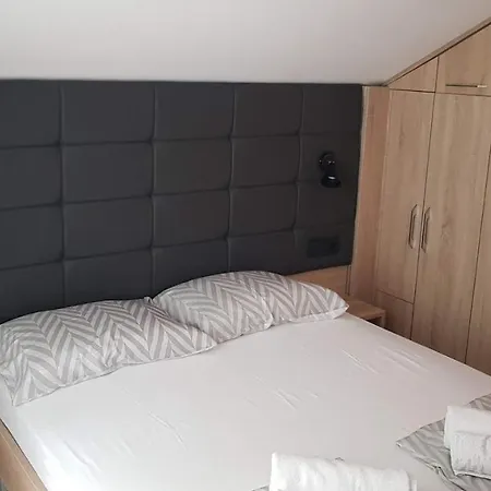Πανσιόν Elizabeta Deluxe Biograd Na Moru