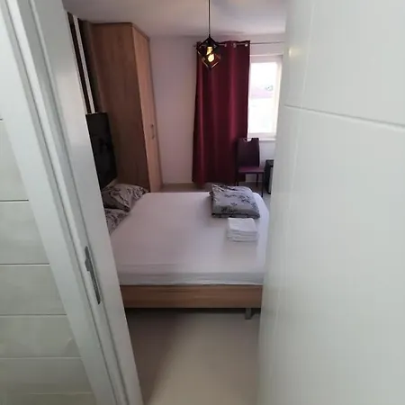 Elizabeta Deluxe
