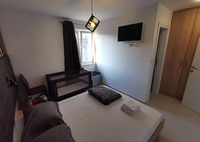 Elizabeta Deluxe Biograd Na Moru