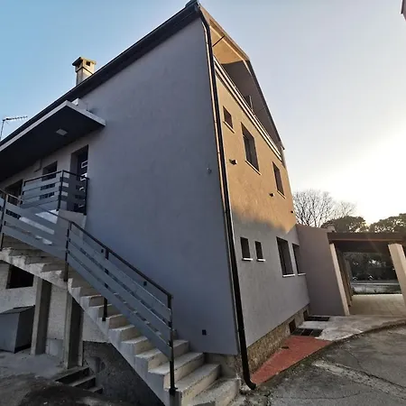 Elizabeta Deluxe Guest house *