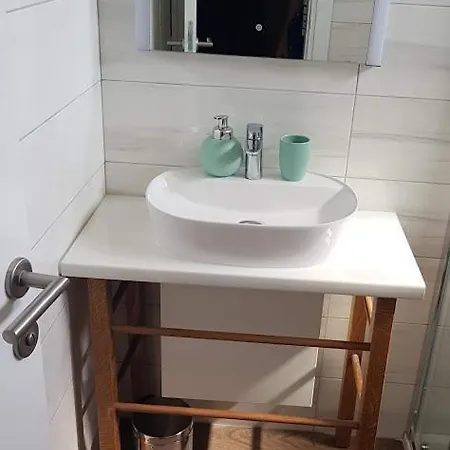 Elizabeta Deluxe * Biograd Na Moru