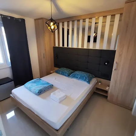 Elizabeta Deluxe Guest house *