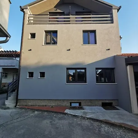 Elizabeta Deluxe