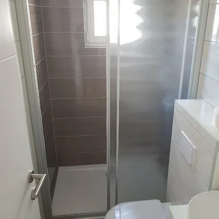 Elizabeta Deluxe * Biograd Na Moru