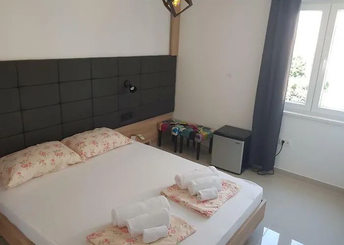 Elizabeta Deluxe בית הארחה